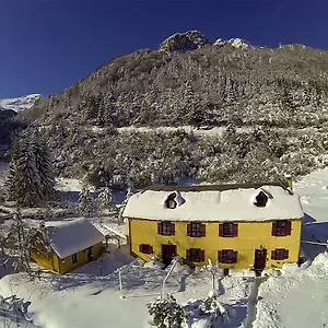 https://auberge-des-cascades.midi-pyreneeshotels.com